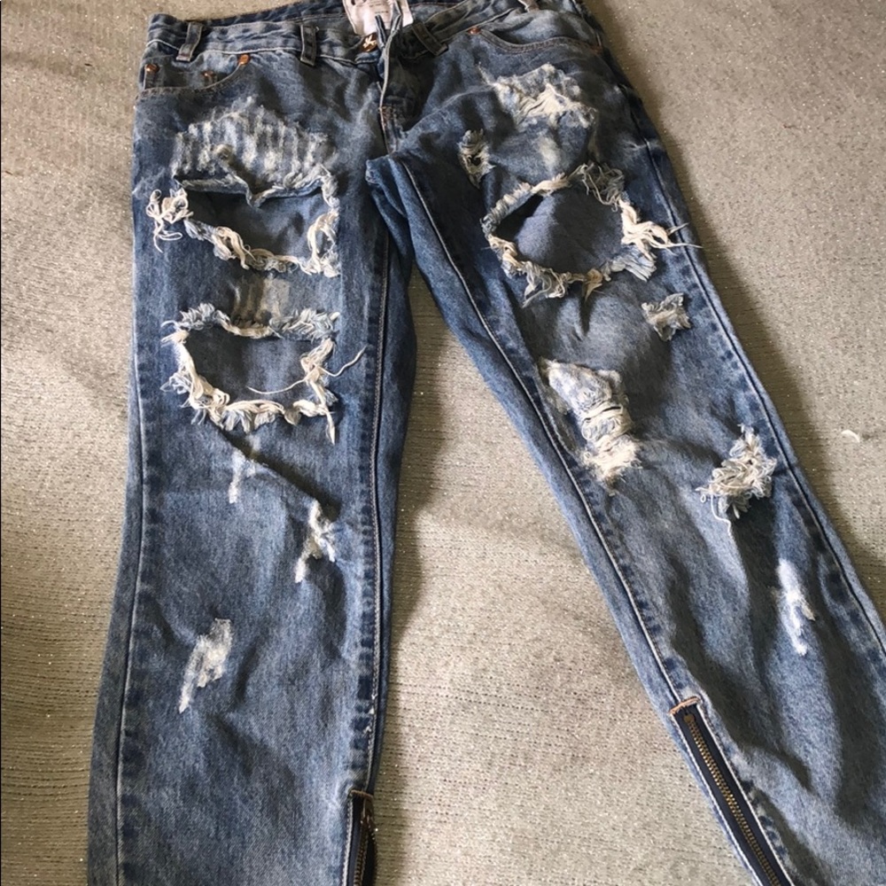 Pre Loved Ripped Jean - Picture 2 of 5